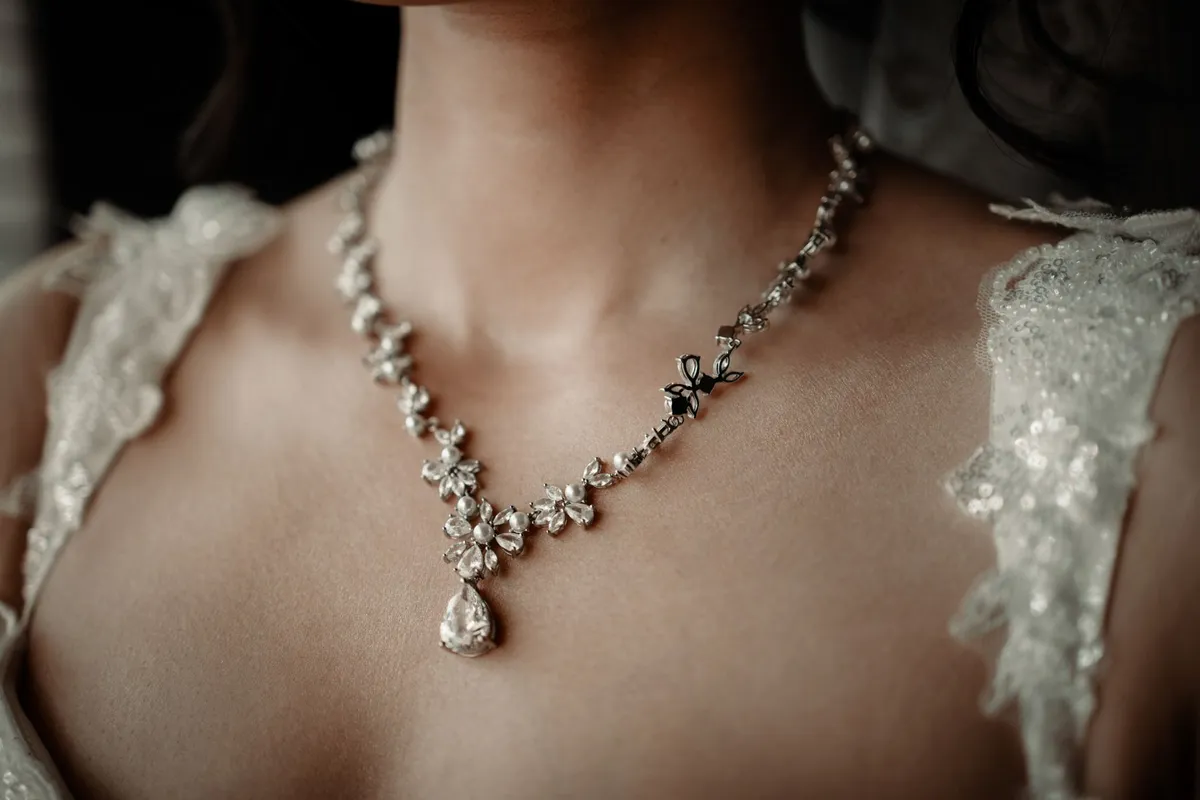 Comment nettoyer ses bijoux en argent : 5 méthodes