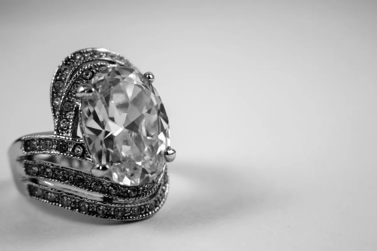 Bijou d'exception — bague sertie